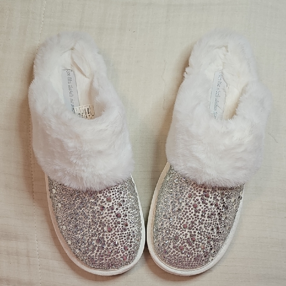 Disny X Aldo Cinderella Midnight Cozy Slippers Size S Used